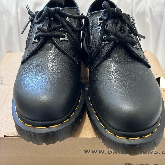 DR.MARTENS 1461 “Zip” Black Leather Unisex Oxfords Lace-up, NEW WITH BOX, M7/W8 - Picture 3 of 6